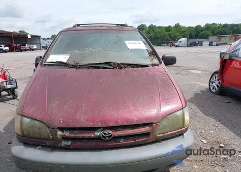 1998 Toyota Sienna Le/Xle from USA, damaged, VIN 4T3ZF13CXWU026269